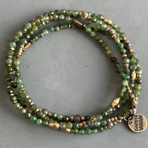 Collier MAZASKA 80 cm en fuschite-1