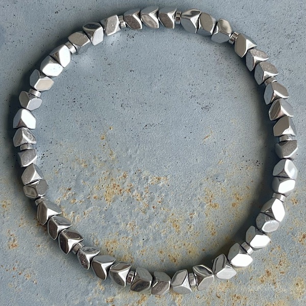 Bracelet en hématite argentée-1