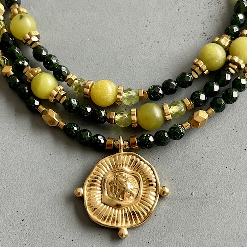 Collier COKATA 70 cm en goldstone verte et péridot-1