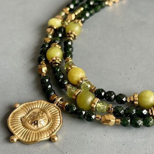 Collier COKATA 70 cm en goldstone verte et péridot-2