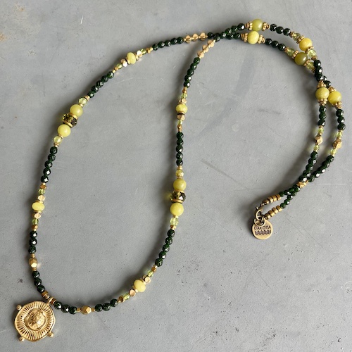 Collier COKATA 70 cm en goldstone verte et péridot-3