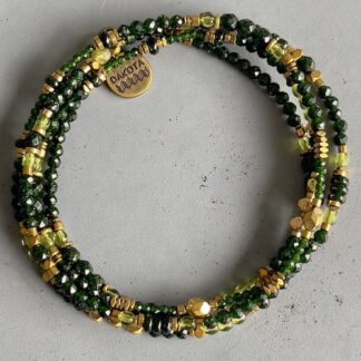 Collier MAZASKA 80 cm en goldstone verte et péridot-3