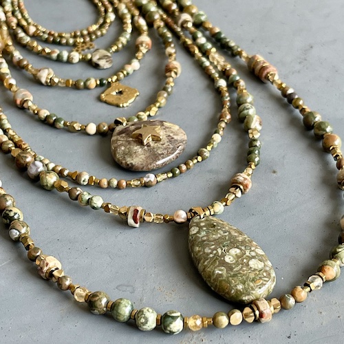 Les colliers en jaspe rhyolite-2