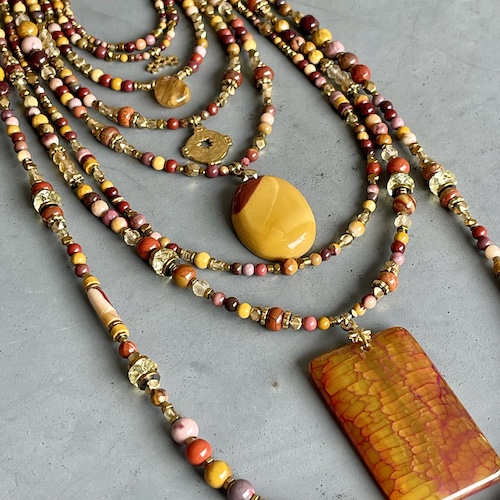 Les colliers en mookaite-2