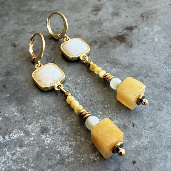 Boucles d'oreilles Owi 1002 en coquillage et agate-1