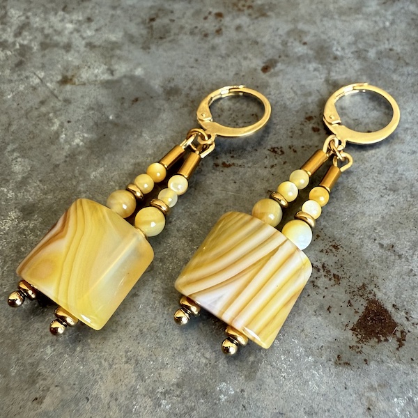 Boucles d'oreilles Owi 999 en coquillage jaune et agate-2