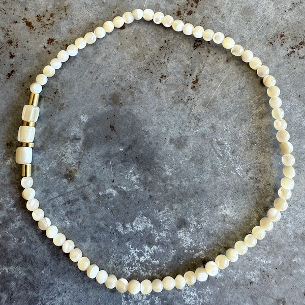 Bracelet en coquillage jaune-1