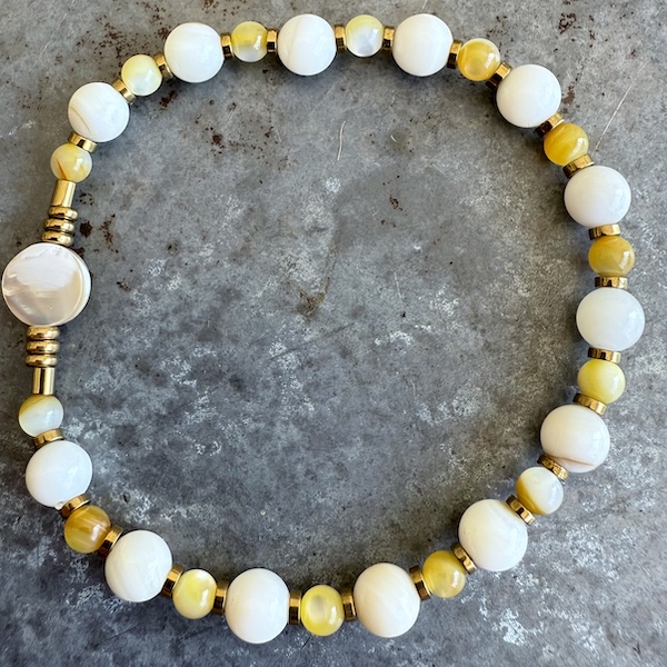 Bracelet en coquillage jaune-6