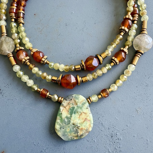 Collier COKATA 75 cm en grenat vert-1