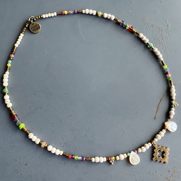 Collier NATAKE 45 cm en howlite blanche-2