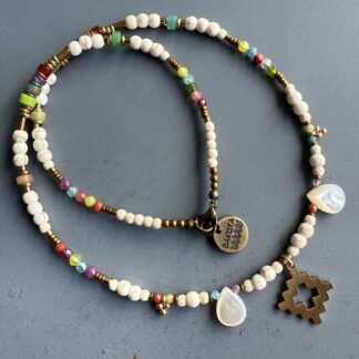 Collier NATAKE 45 cm en howlite blanche