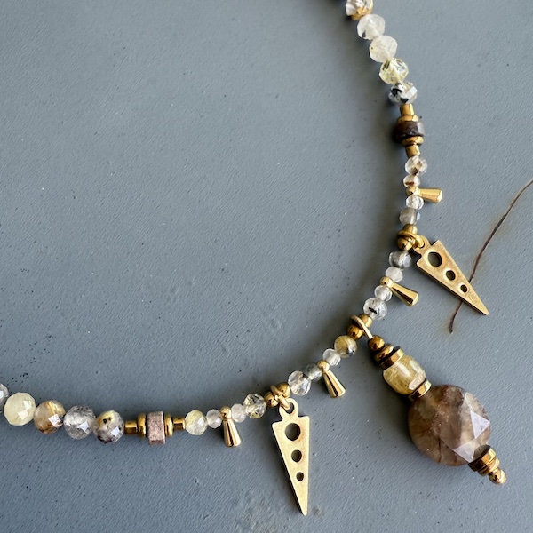 Collier SAKOWI 60 cm en quartz rutile doré-3