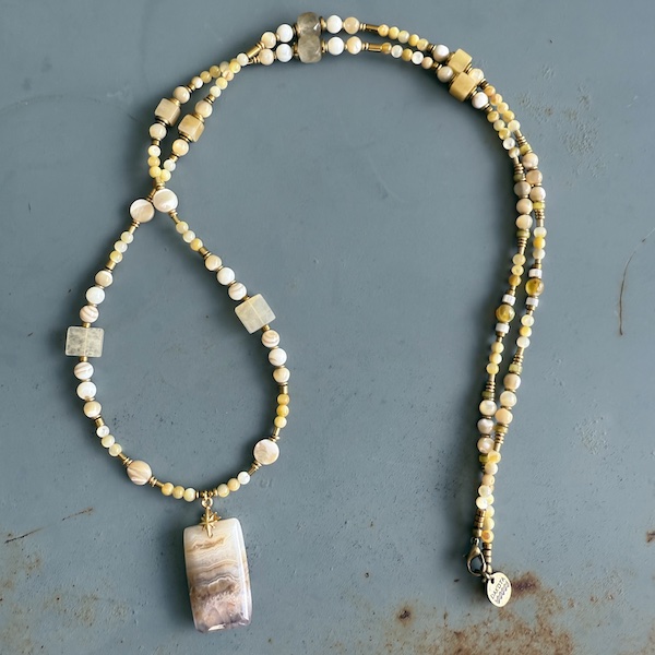 Sautoir NAPYUKA 95 cm en coquillage jaune-1