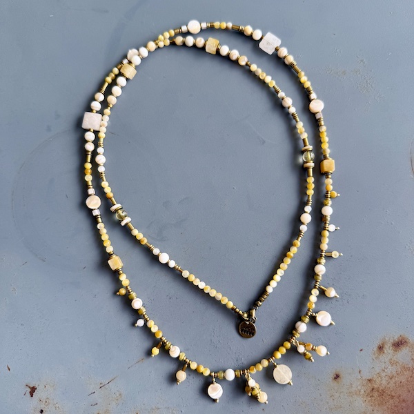 Sautoir TANKA 110 cm en coquillage jaune-4