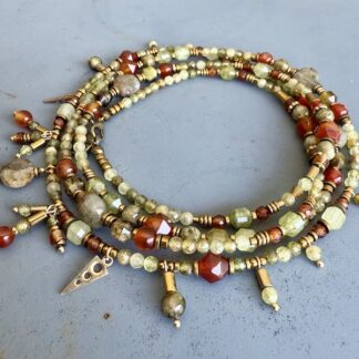 Sautoir TANKA 110 cm en grenat vert-1