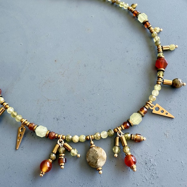 Sautoir TANKA 110 cm en grenat vert-4