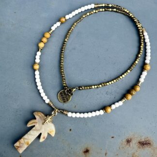 Collier PALM 50 cm en howlite blanche et mookaite safran