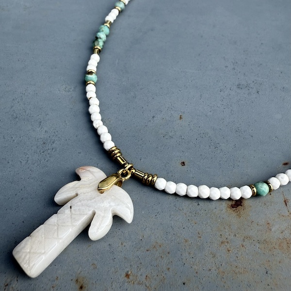 Collier PALM 50 cm en howlite blanche et turquoise africaine.-1