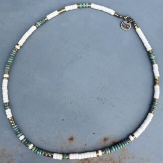 Collier SURF 45 cm en howlite blanche et turquoise africaine