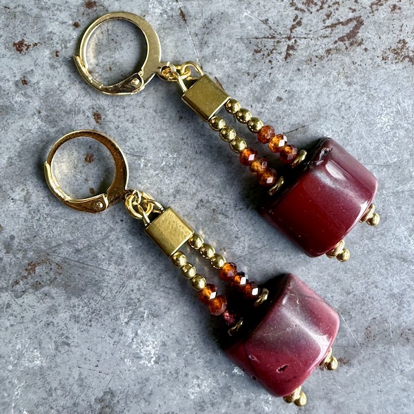 Boucles d'oreilles OWI 1127 en grenat et mookaite-1