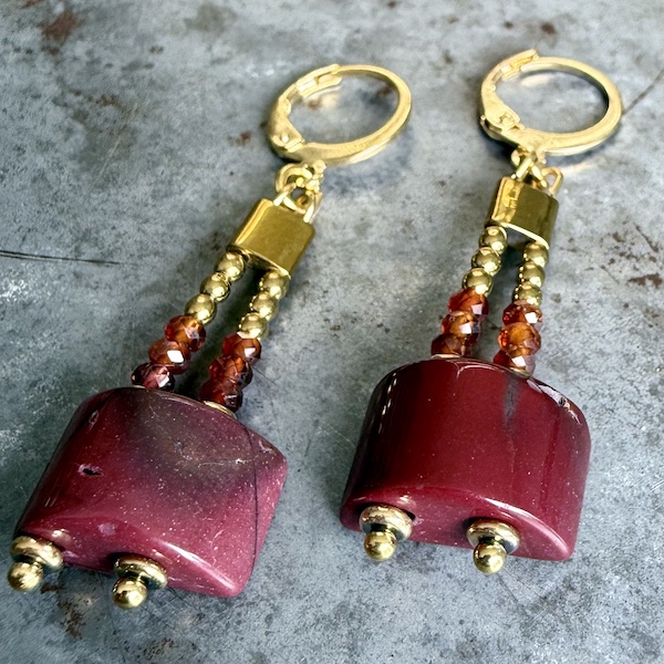 Boucles d'oreilles OWI 1127 en grenat et mookaite