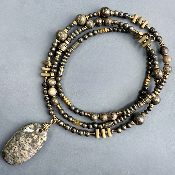 Collier COKATA 75 cm en pyrite
