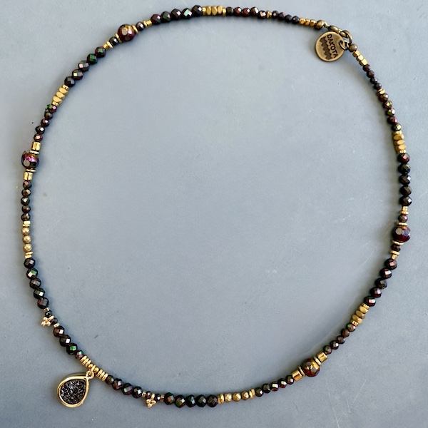 Collier NATAKE 45 cm en hématite noire scarabée-1