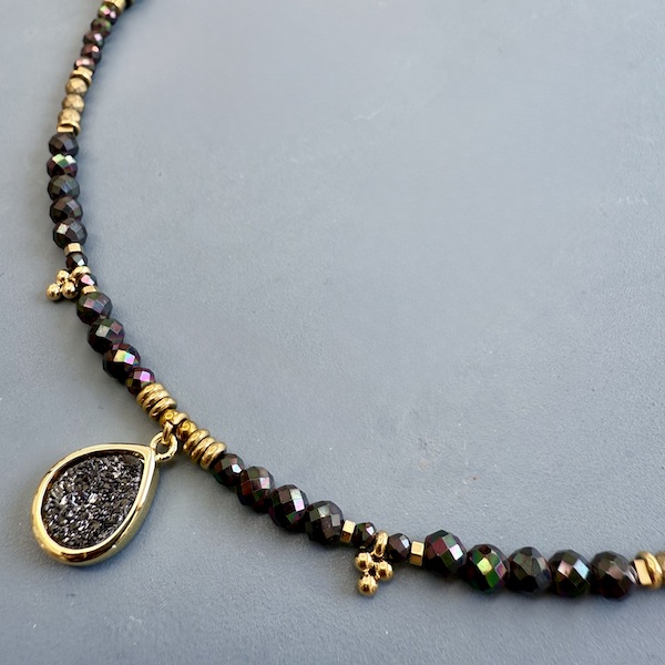 Collier NATAKE 45 cm en hématite noire scarabée-2