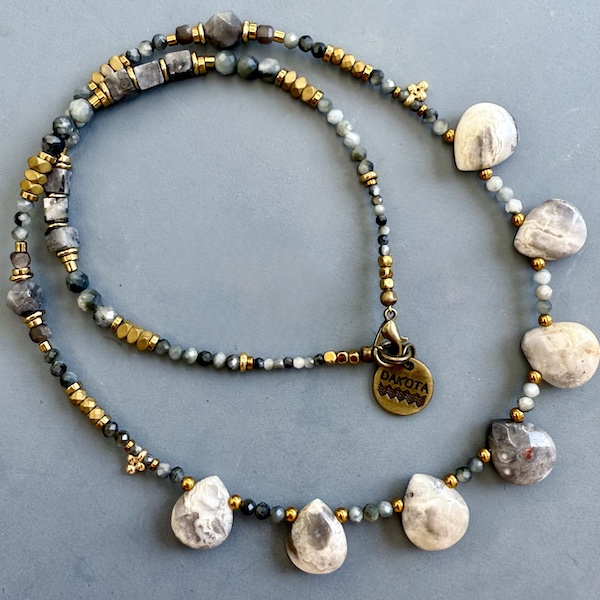 Collier NATAKE 45 cm en oeil de faucon