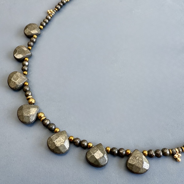 Collier NATAKE 45 cm en pyrite-2