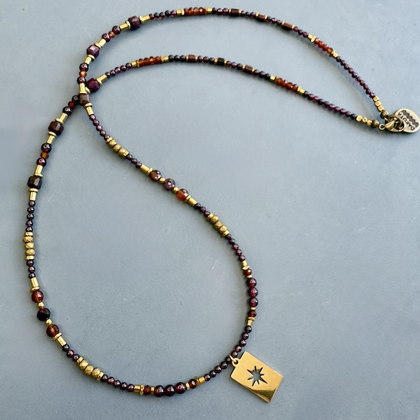 Collier : bracelet triple tours YAMNI 53 cm en grenat-1