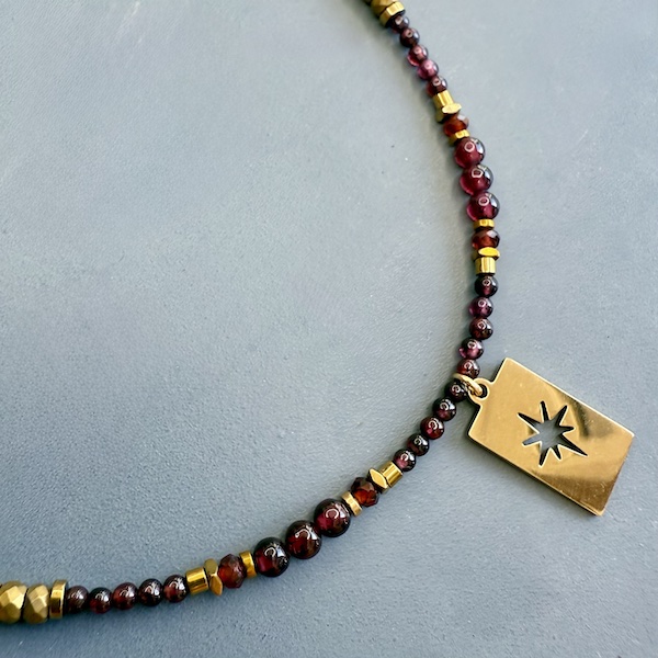 Collier : bracelet triple tours YAMNI 53 cm en grenat-2