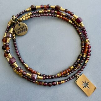 Collier : bracelet triple tours YAMNI 53 cm en grenat