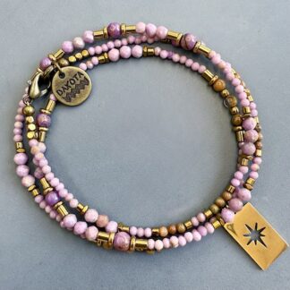 Collier : bracelet triple tours YAMNI 53 cm en mica lépidolite
