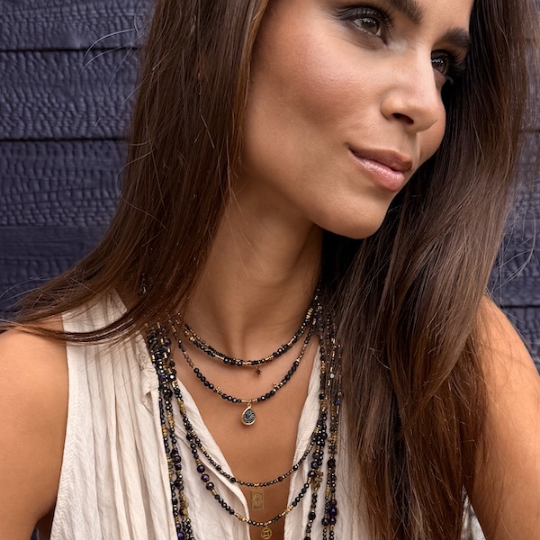 Colliers courts en hématite noire