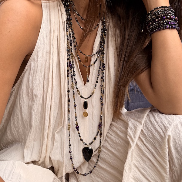 Colliers en hématite noire scarabée