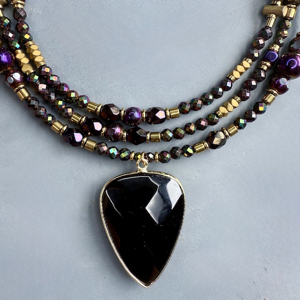 Sautoir NAPYUKA 95 cm en hématite noire scarabée-1