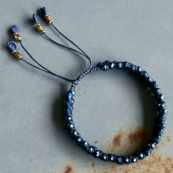 Bracelet macramé 2 rangs hématite bleu paon-1