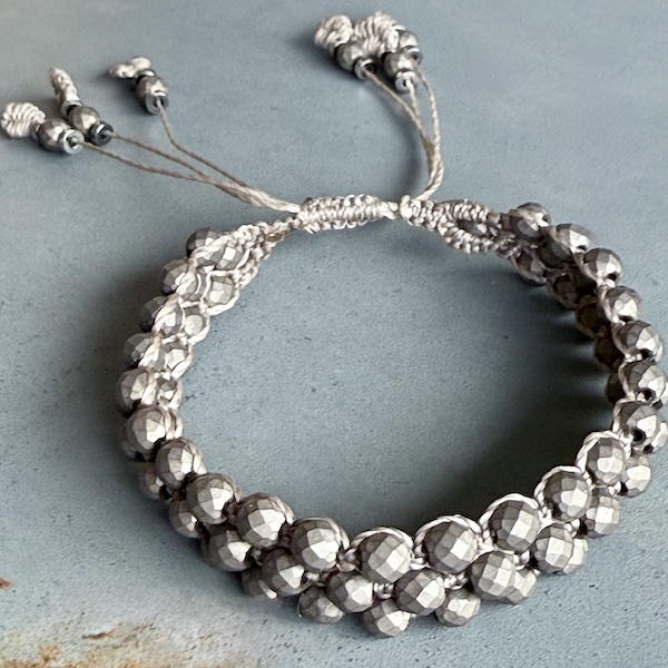 Bracelet macramé 3 rangs hématite argent mat