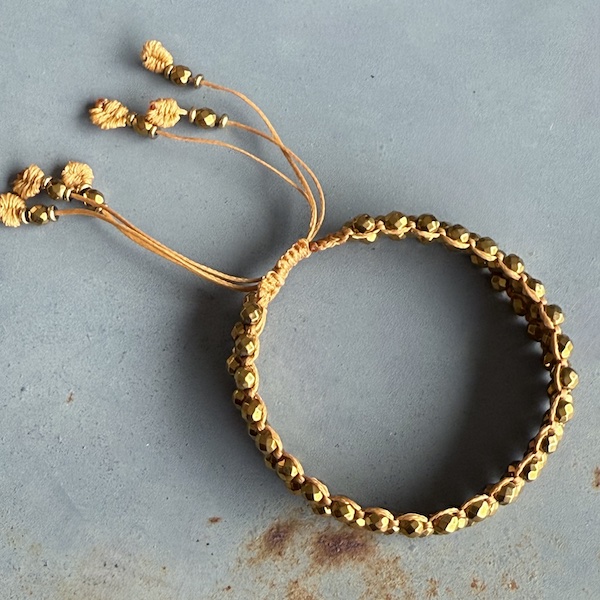 Bracelet macramé 3 rangs hématite dorée-1