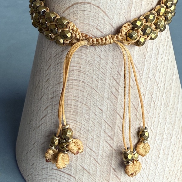 Bracelet macramé 3 rangs hématite dorée-3