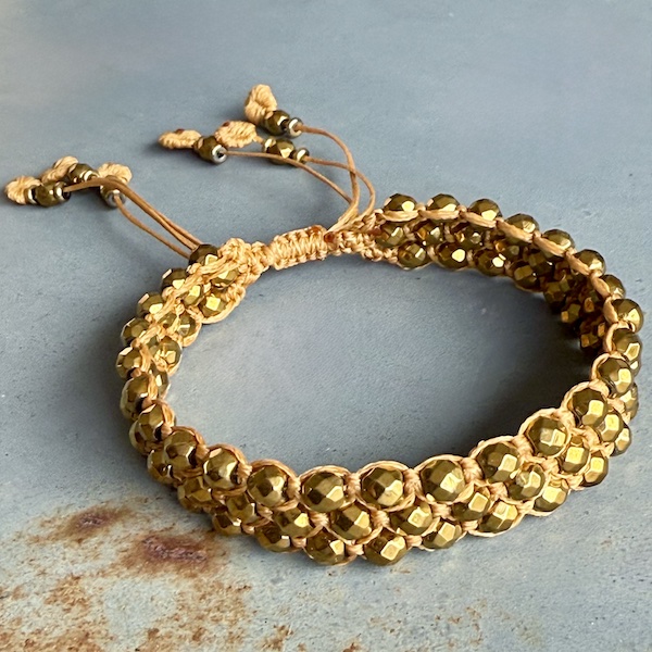 Bracelet macramé 3 rangs hématite dorée