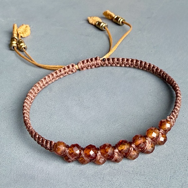 Bracelet macramé double grenat orange