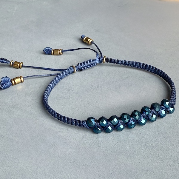 Bracelet macramé double hématite bleue paon
