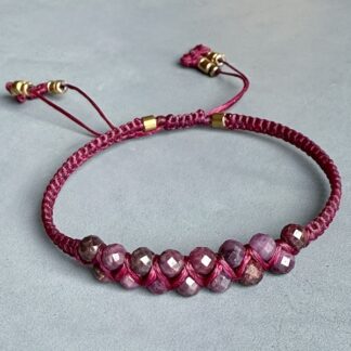 Bracelet macramé double rubis brut