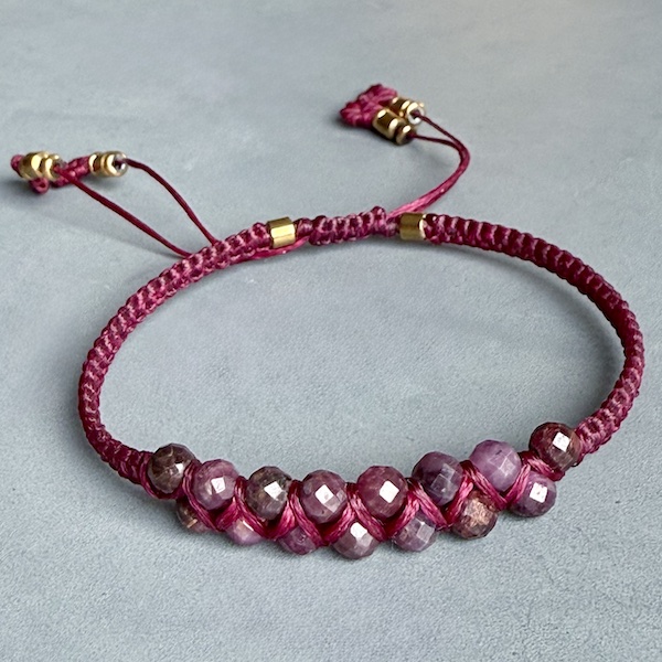 Bracelet macramé double rubis brut