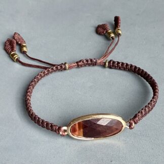 Bracelet macramé oeil de tigre rouge