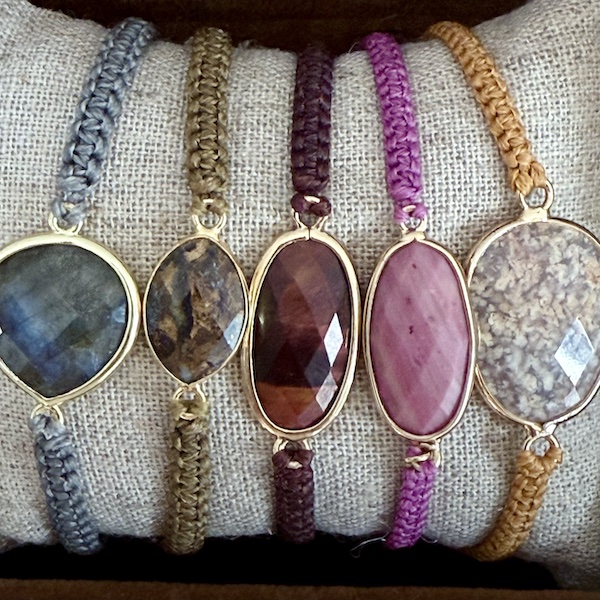 Bracelets grosses pierres et macramé