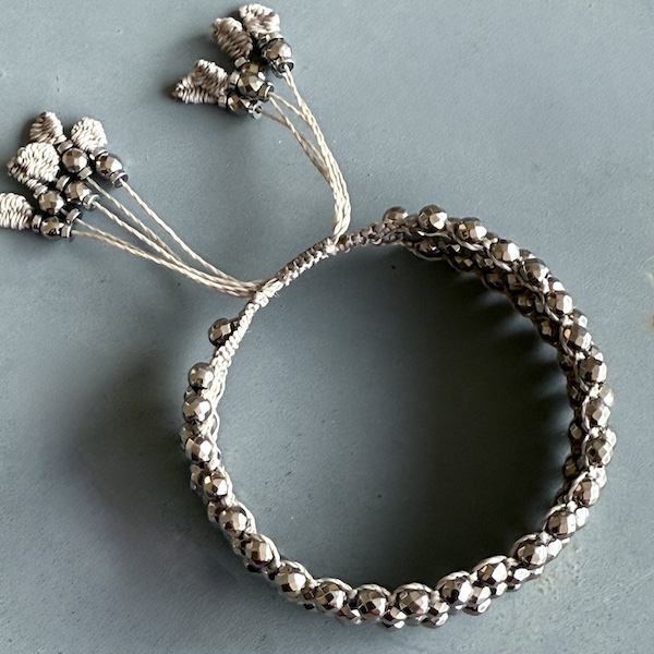 Manchette macramé hématite argentée-1