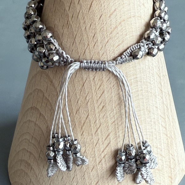 Manchette macramé hématite argentée-3